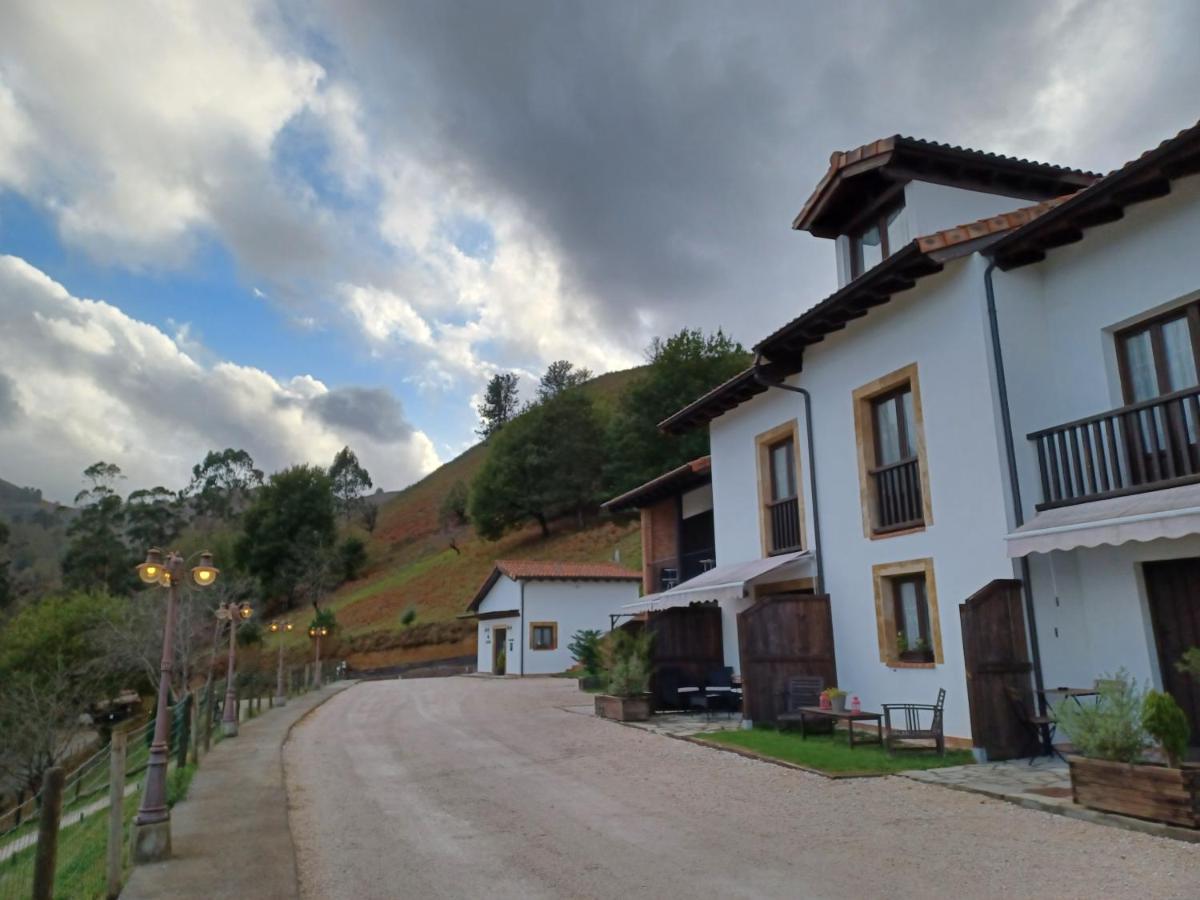 Apartamentos El Llanin Cangas de Onis Exterior photo