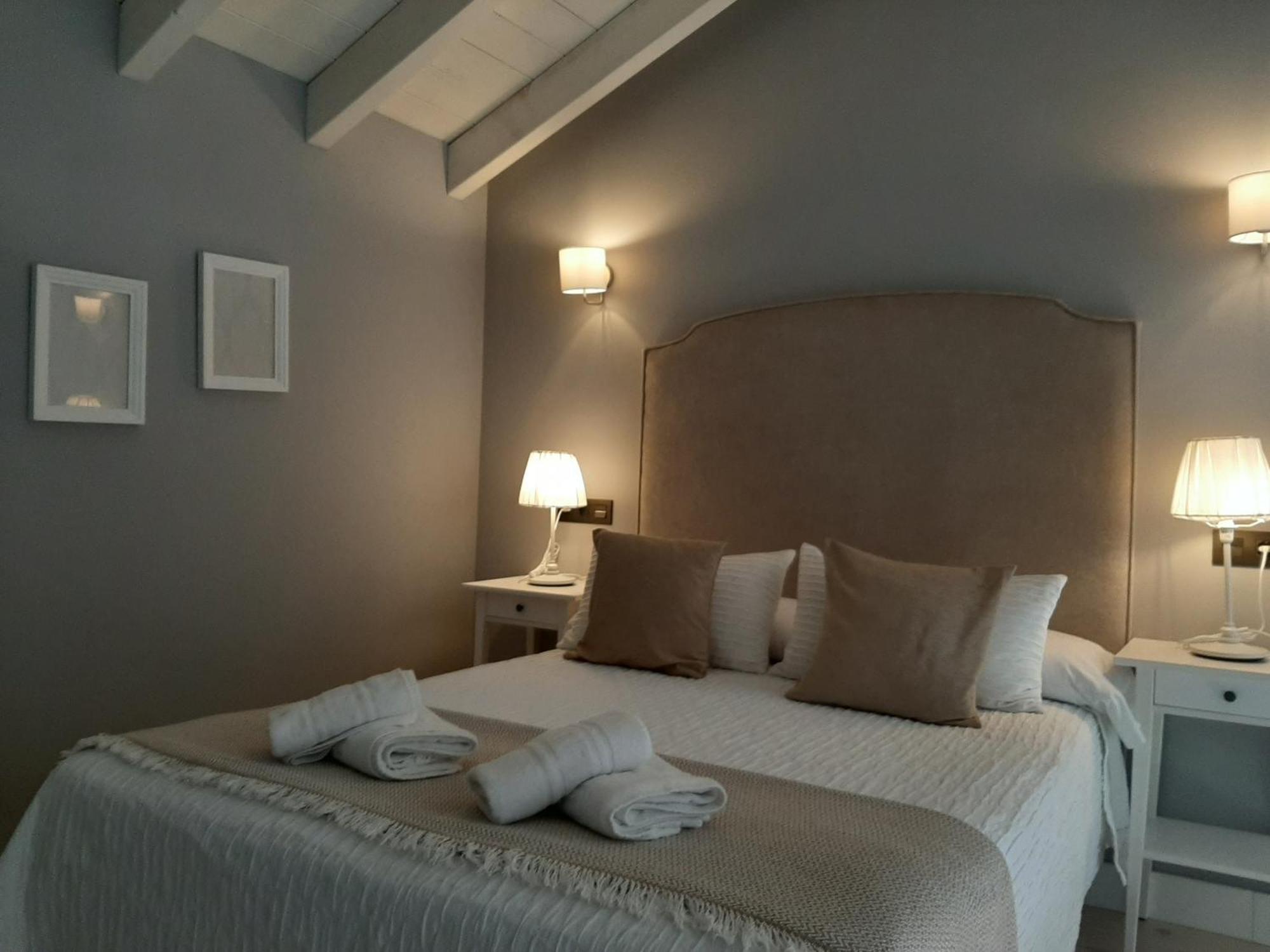 Apartamentos El Llanin Cangas de Onis Room photo