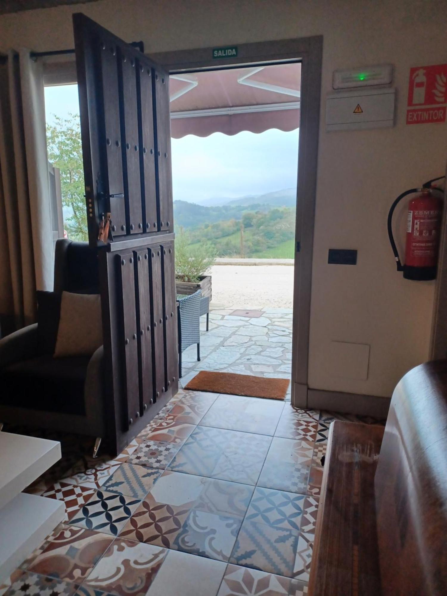 Apartamentos El Llanin Cangas de Onis Room photo