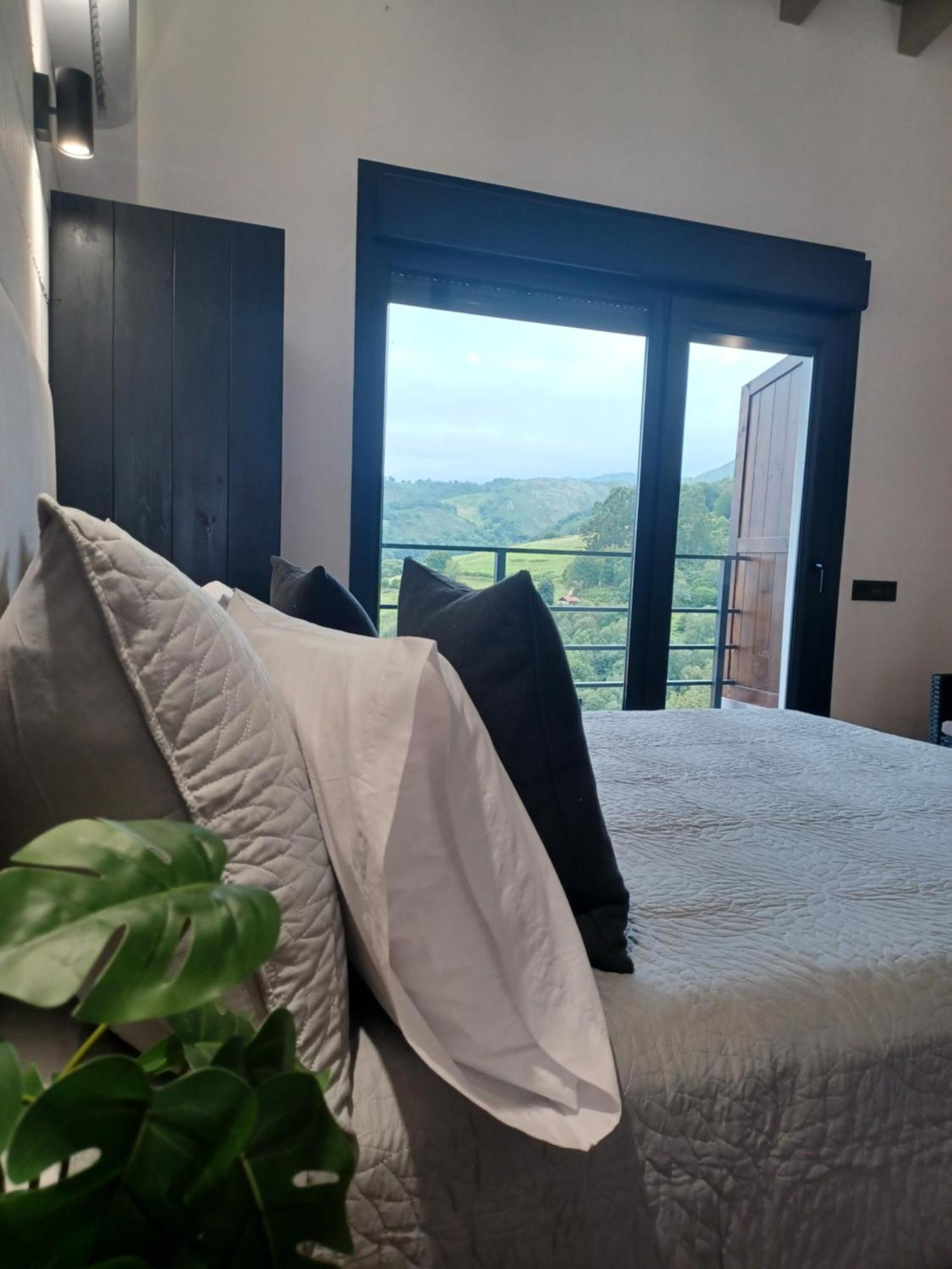 Apartamentos El Llanin Cangas de Onis Exterior photo