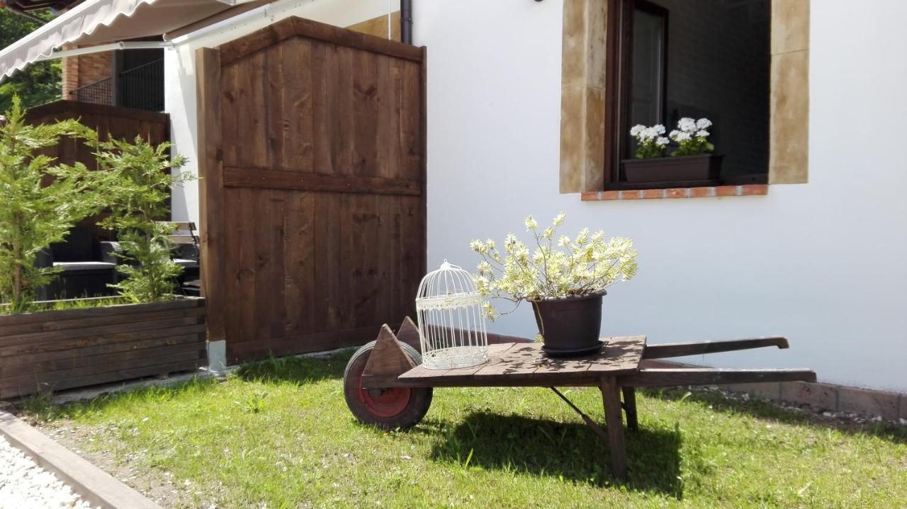 Apartamentos El Llanin Cangas de Onis Exterior photo
